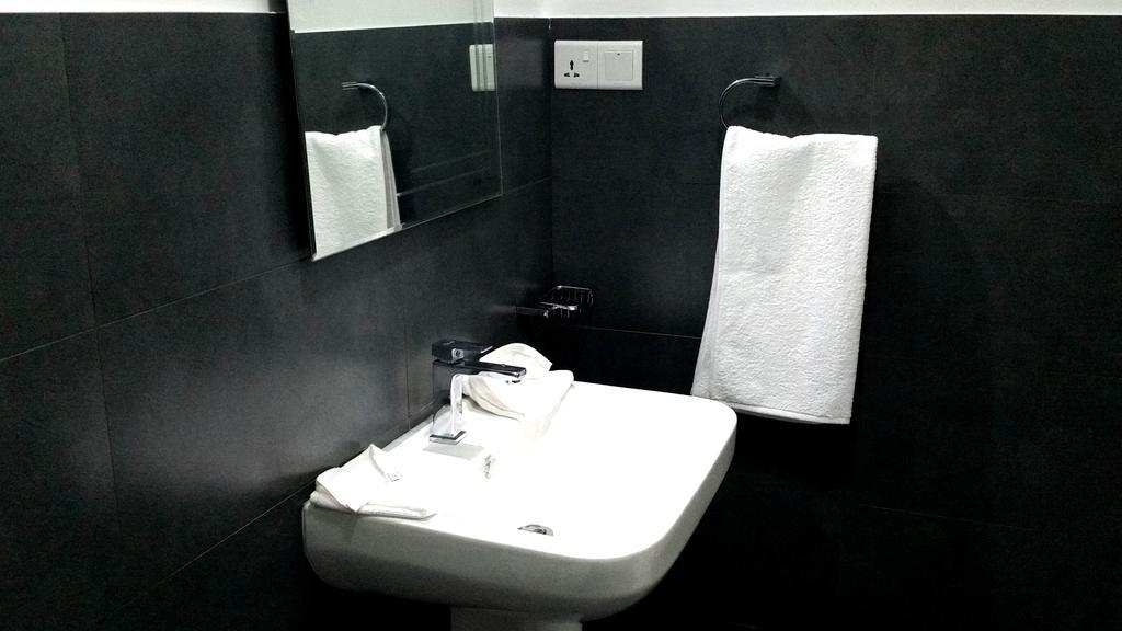 Diamond Lake Tourist Rest أنرادابورام المظهر الخارجي الصورة