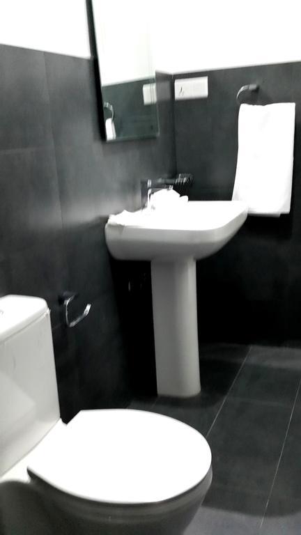 Diamond Lake Tourist Rest أنرادابورام المظهر الخارجي الصورة