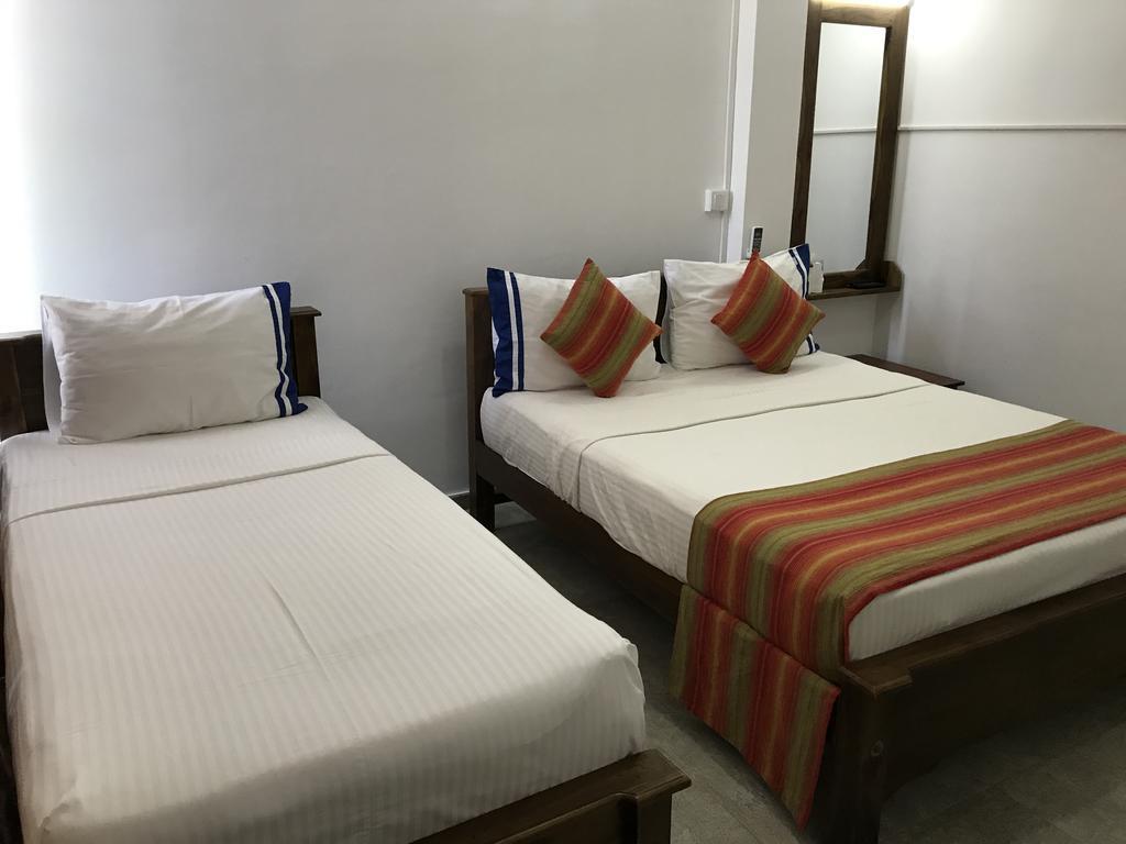 Diamond Lake Tourist Rest أنرادابورام المظهر الخارجي الصورة